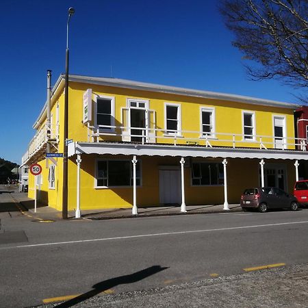 The Duke Hostel غرايموث المظهر الخارجي الصورة The former Bank of New Zealand building in 2013