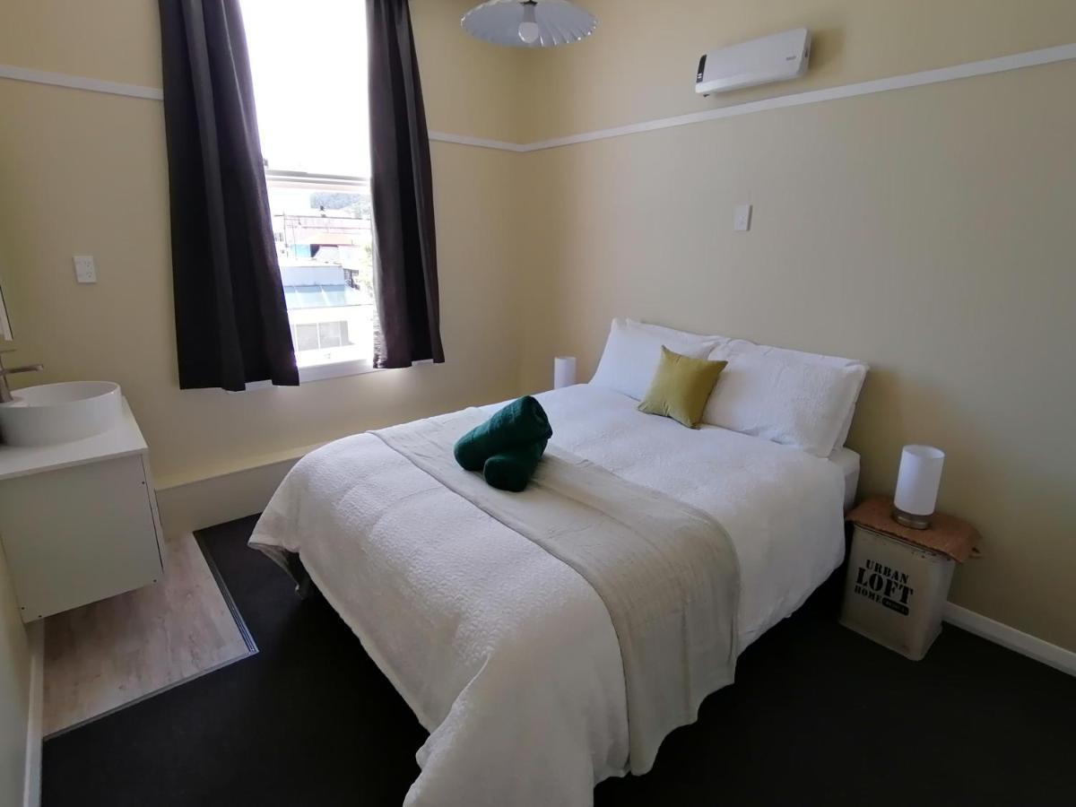 The Duke Hostel غرايموث المظهر الخارجي الصورة A room at the hotel