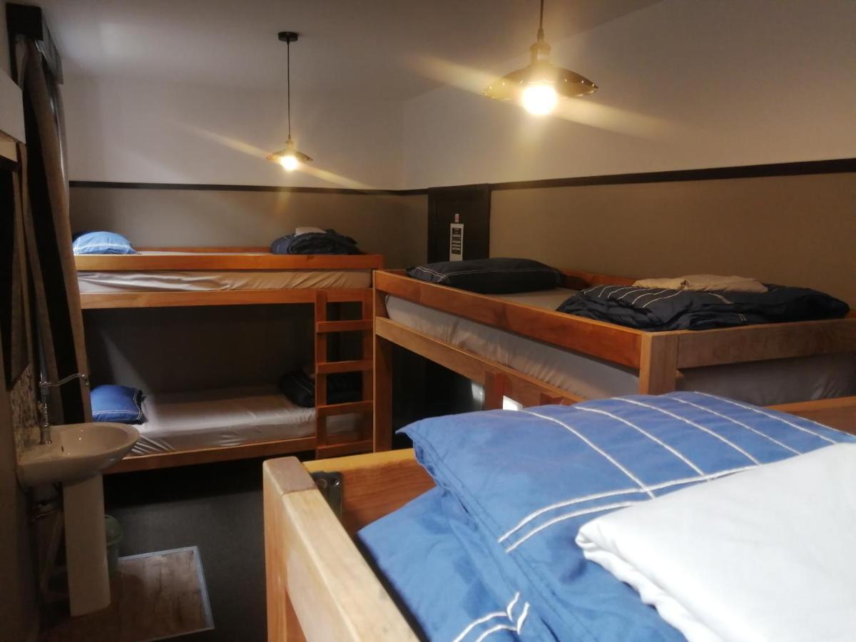 The Duke Hostel غرايموث المظهر الخارجي الصورة A room at a youth hostel in Japan