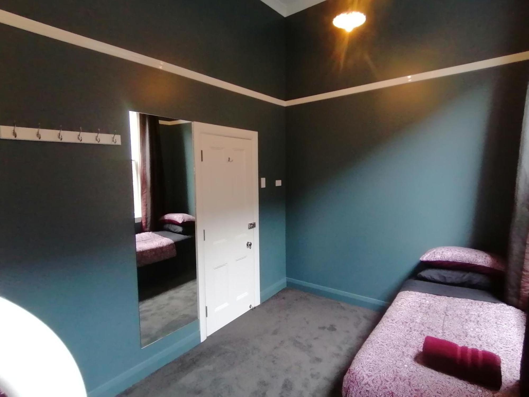 The Duke Hostel غرايموث المظهر الخارجي الصورة A room at the hotel