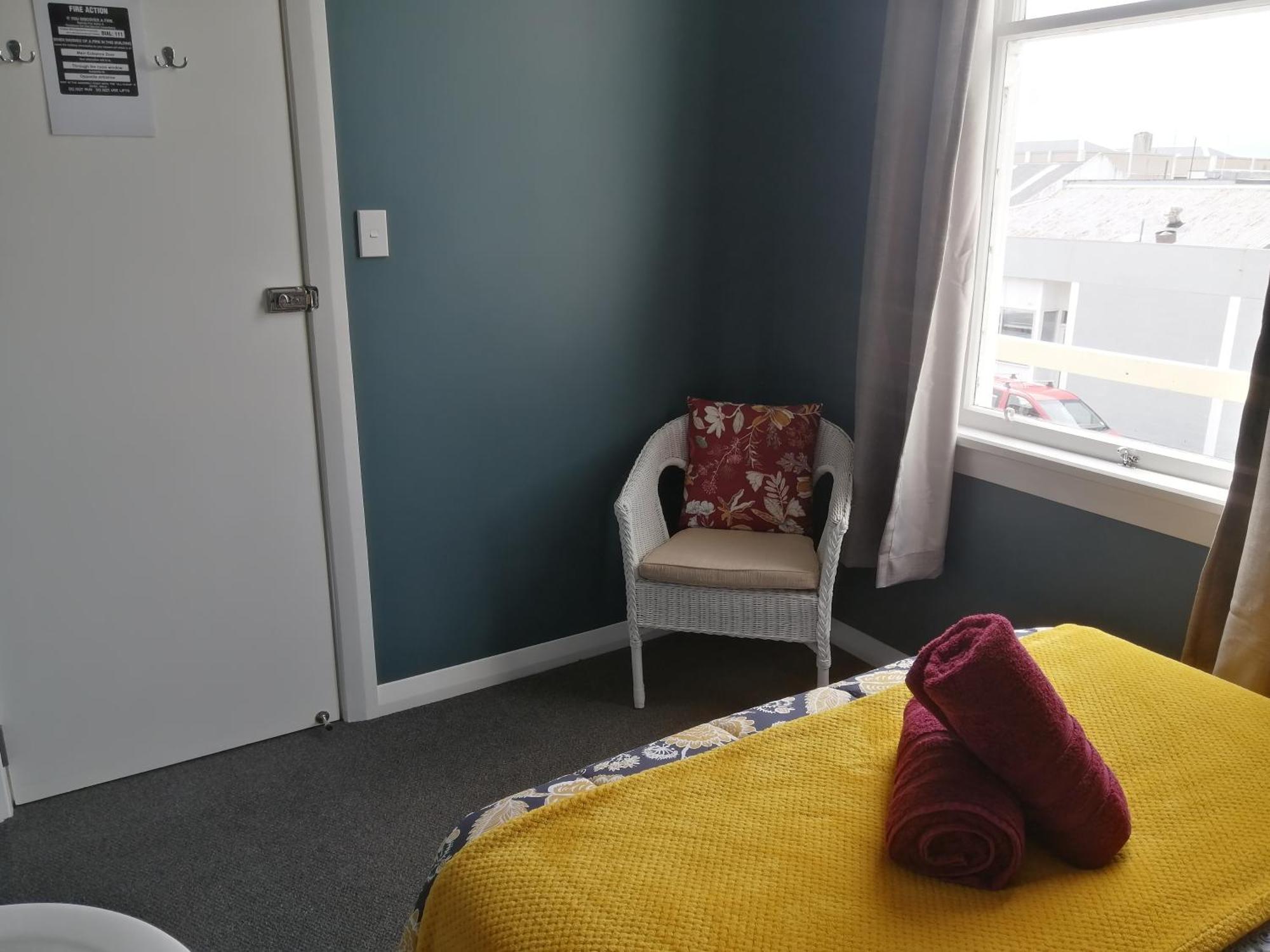 The Duke Hostel غرايموث المظهر الخارجي الصورة A massage room at a spa