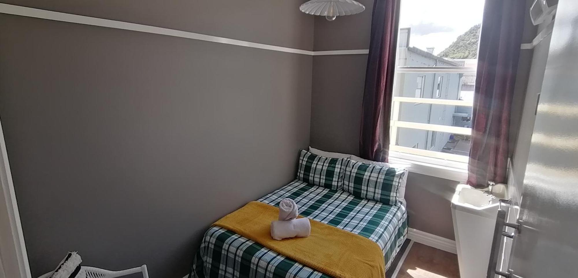 The Duke Hostel غرايموث المظهر الخارجي الصورة A single room in a hostel
