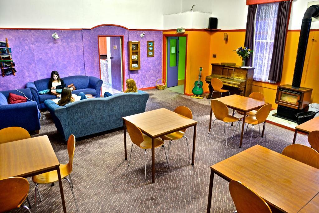 The Duke Hostel غرايموث المظهر الخارجي الصورة The common room at the hostel