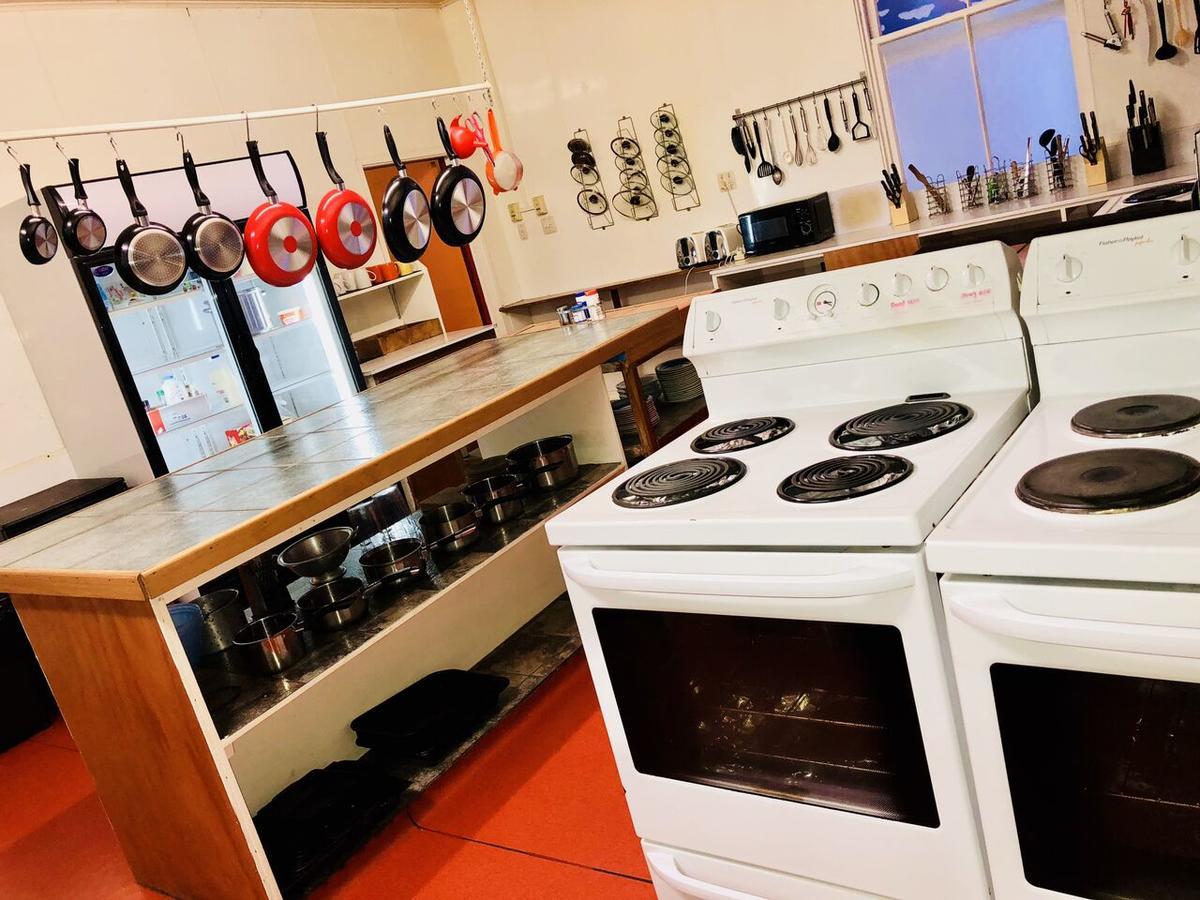 The Duke Hostel غرايموث المظهر الخارجي الصورة The kitchen at the hostel