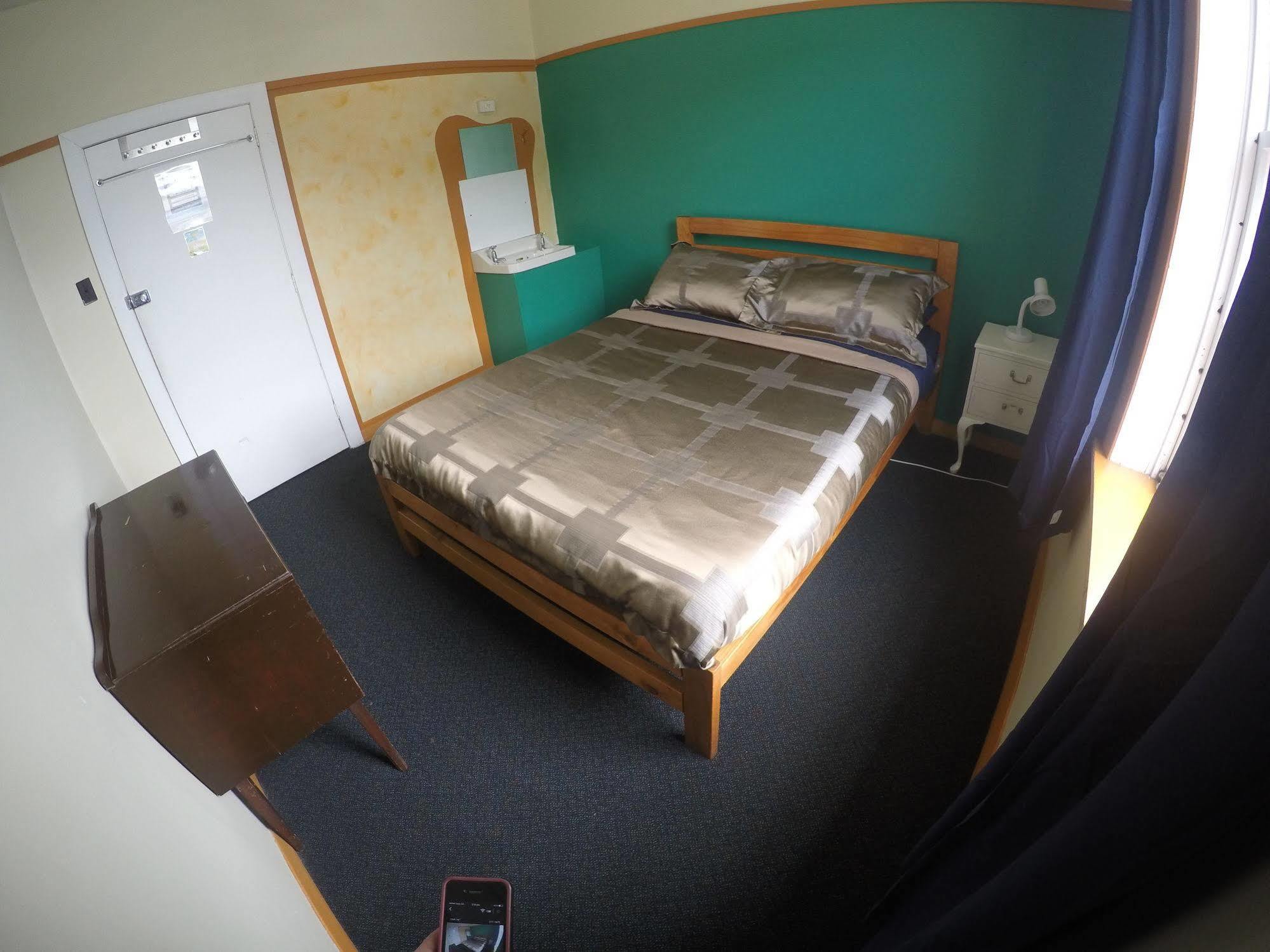 The Duke Hostel غرايموث المظهر الخارجي الصورة A bedroom at the hostel