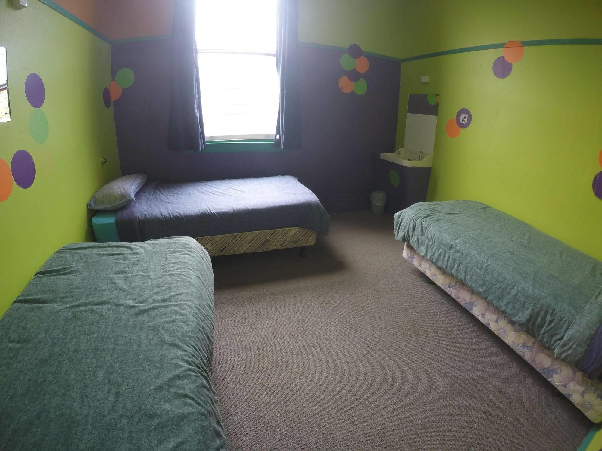 The Duke Hostel غرايموث المظهر الخارجي الصورة A room at the hostel