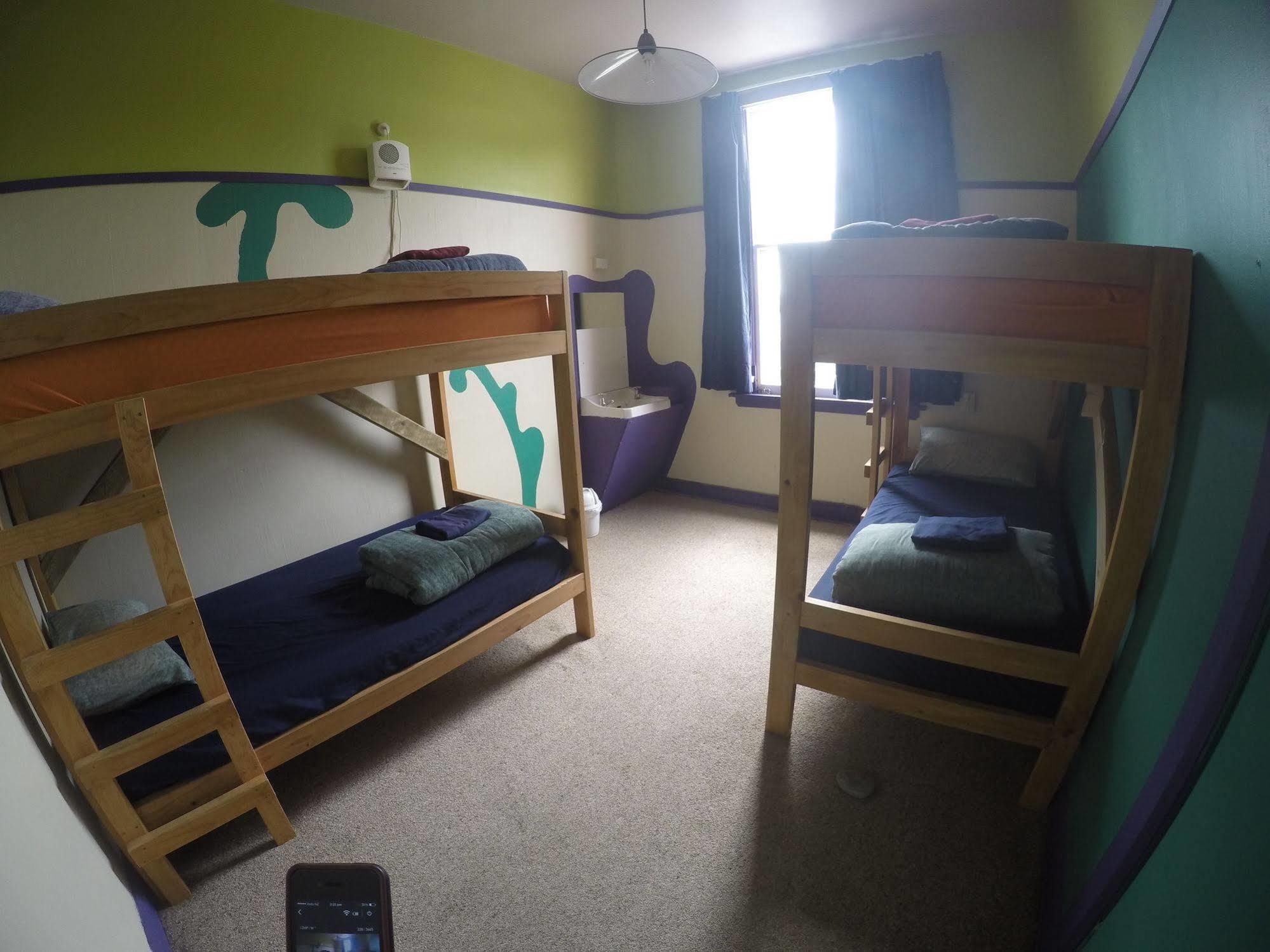 The Duke Hostel غرايموث المظهر الخارجي الصورة A typical room at the hostel