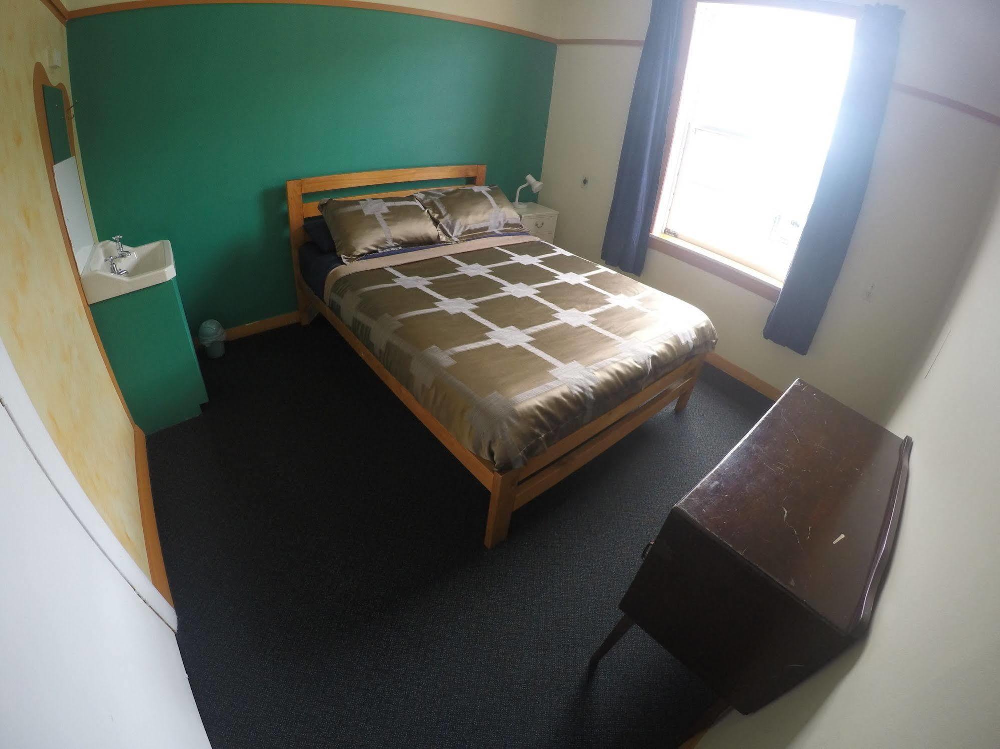 The Duke Hostel غرايموث المظهر الخارجي الصورة A bedroom at the hostel