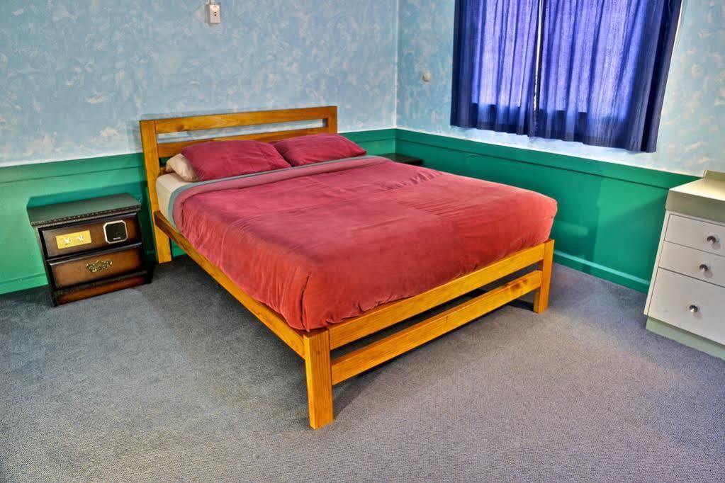 The Duke Hostel غرايموث المظهر الخارجي الصورة A bed
