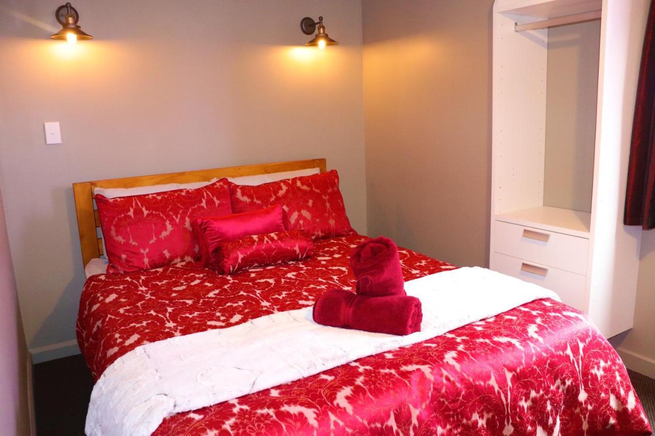 The Duke Hostel غرايموث المظهر الخارجي الصورة A bed with a duvet
