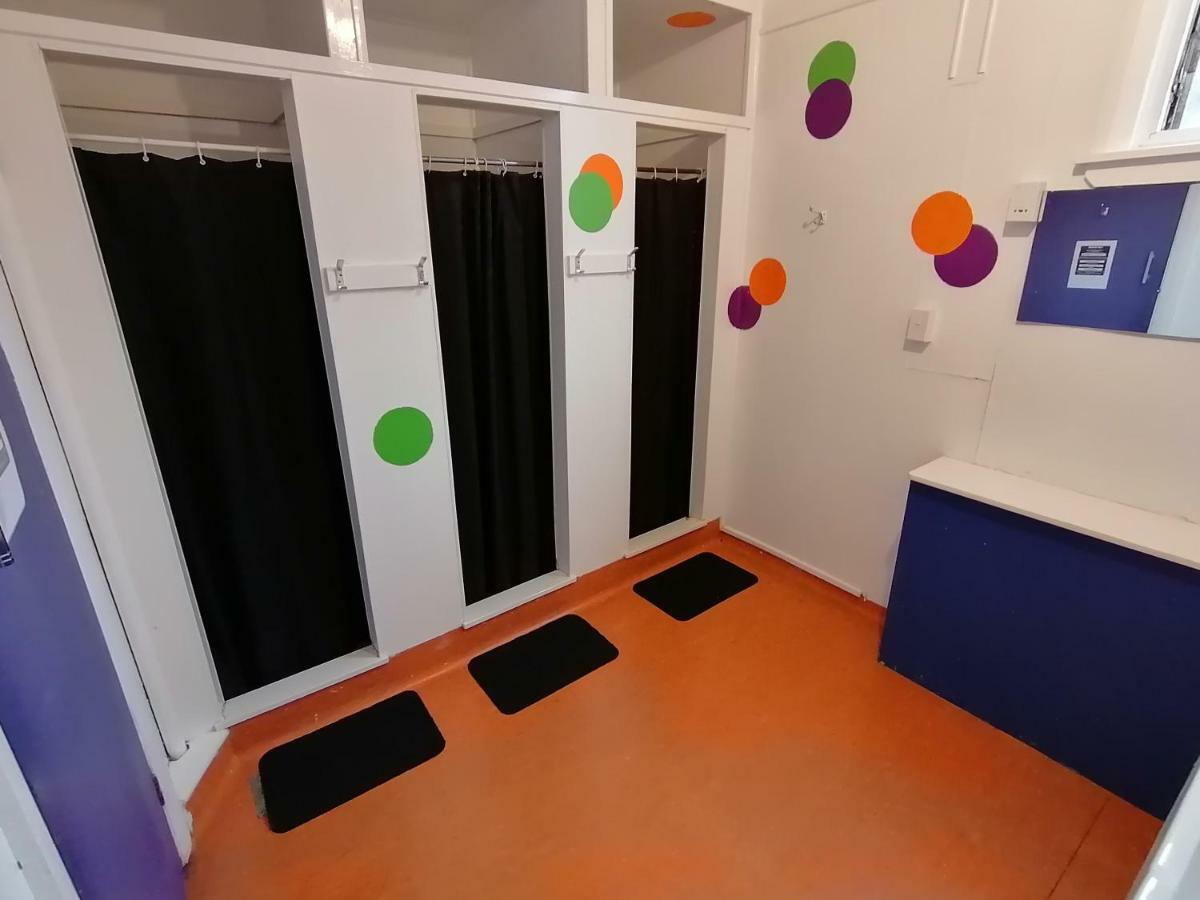 The Duke Hostel غرايموث المظهر الخارجي الصورة The interior of a shower room